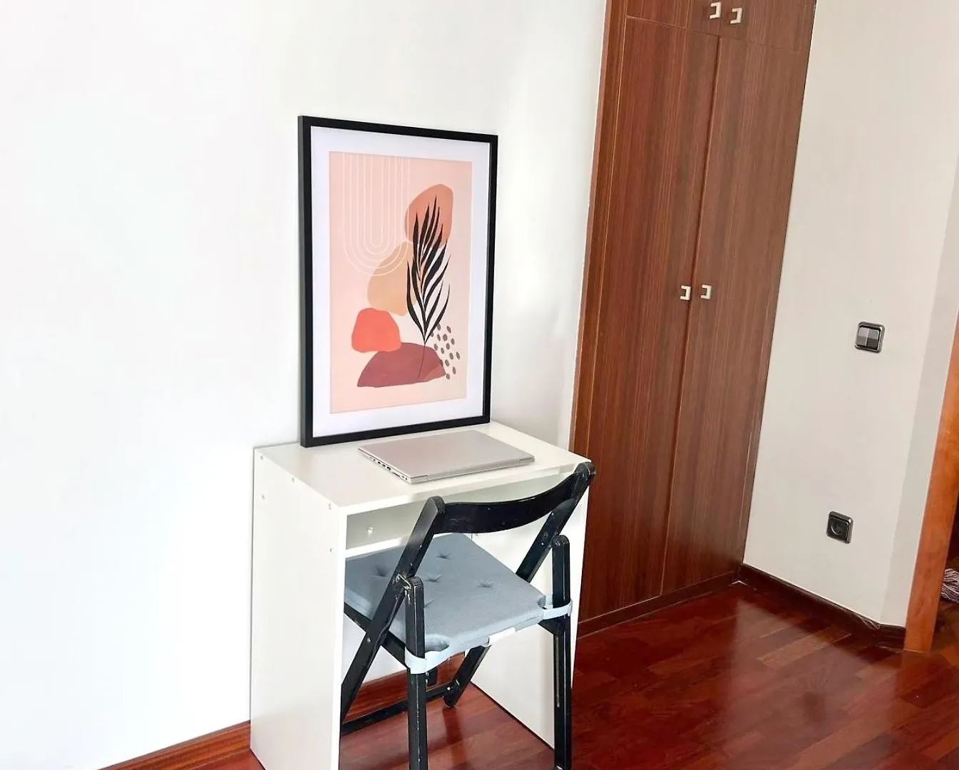 Modern Apartment By The Sea Near Barcelona Premia De Mar