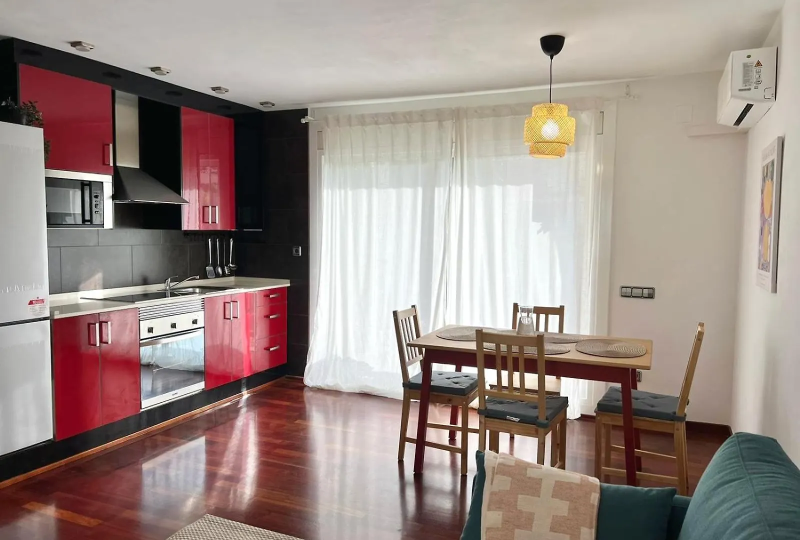 Modern Apartment By The Sea Near Barcelona Premia De Mar